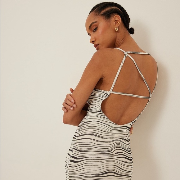 NA-KD Squared Neck Mini Dress - Picture 4 of 10